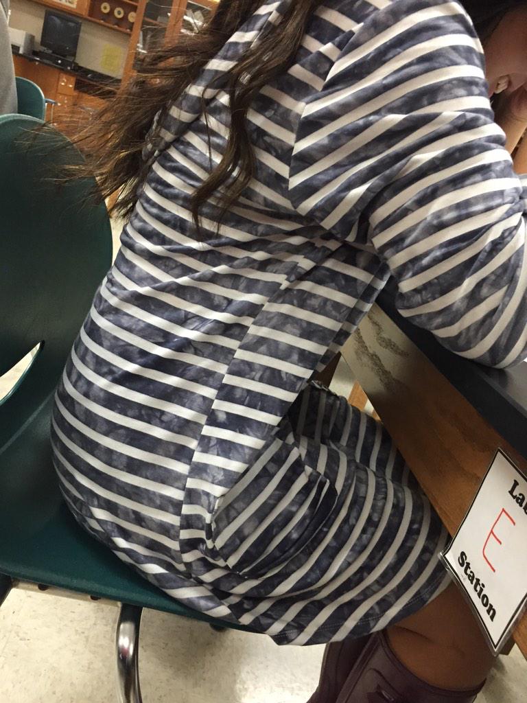 rghr_98's tweet photo. grace is so stressed she forgot to wear pants #itsashirt http://t.co/fVl6S5xvvw