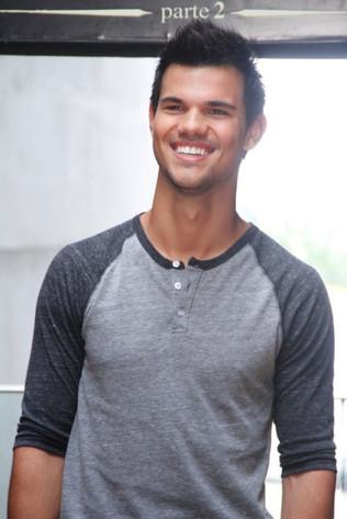 I love you more today than yesterday, but only not as much as tomorrow 
Happy Bday Taylor Lautner 