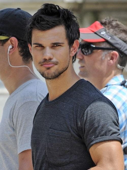 Happy Birthday Taylor Lautner My Love    Ainn chegoooou      