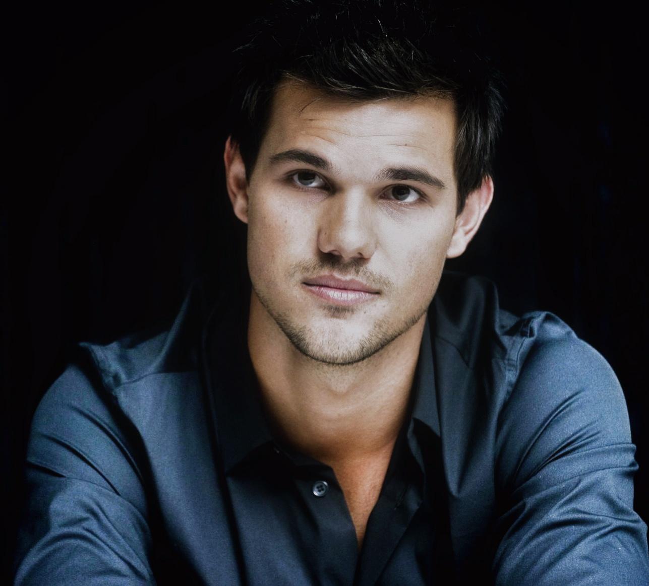  Happy Birthday TAYLOR LAUTNER 