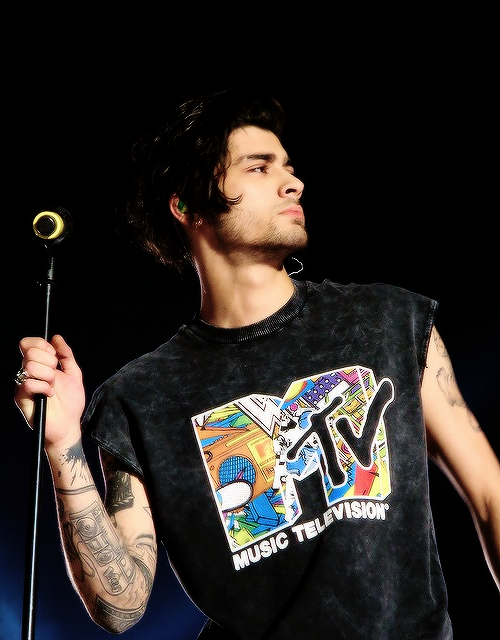 MTVMusicUK's tweet image. Nice top @zaynmalik 😘😘