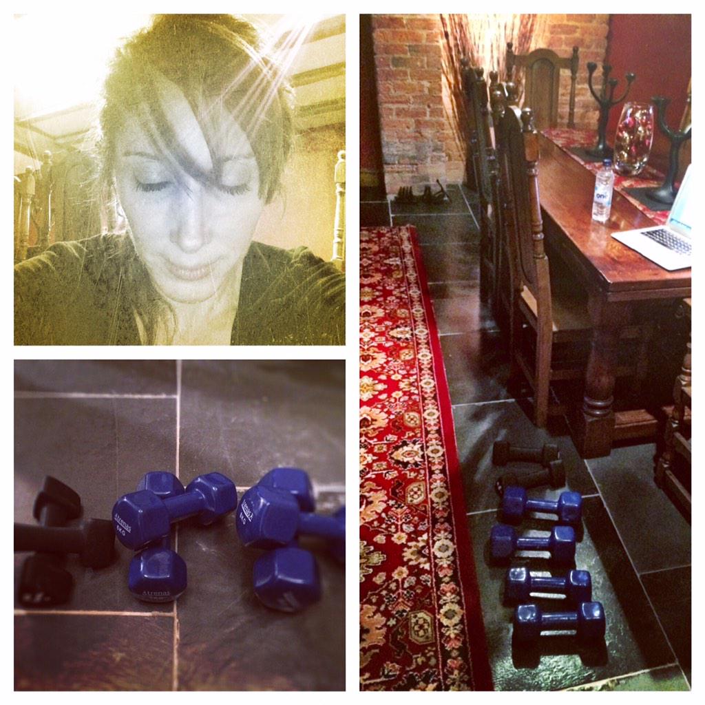 lisamartinmedia's tweet photo. Small space = #NoExcuses #heavyweights #workout #chaleneextreme #squats #happy http://t.co/YaNWOE3tUV