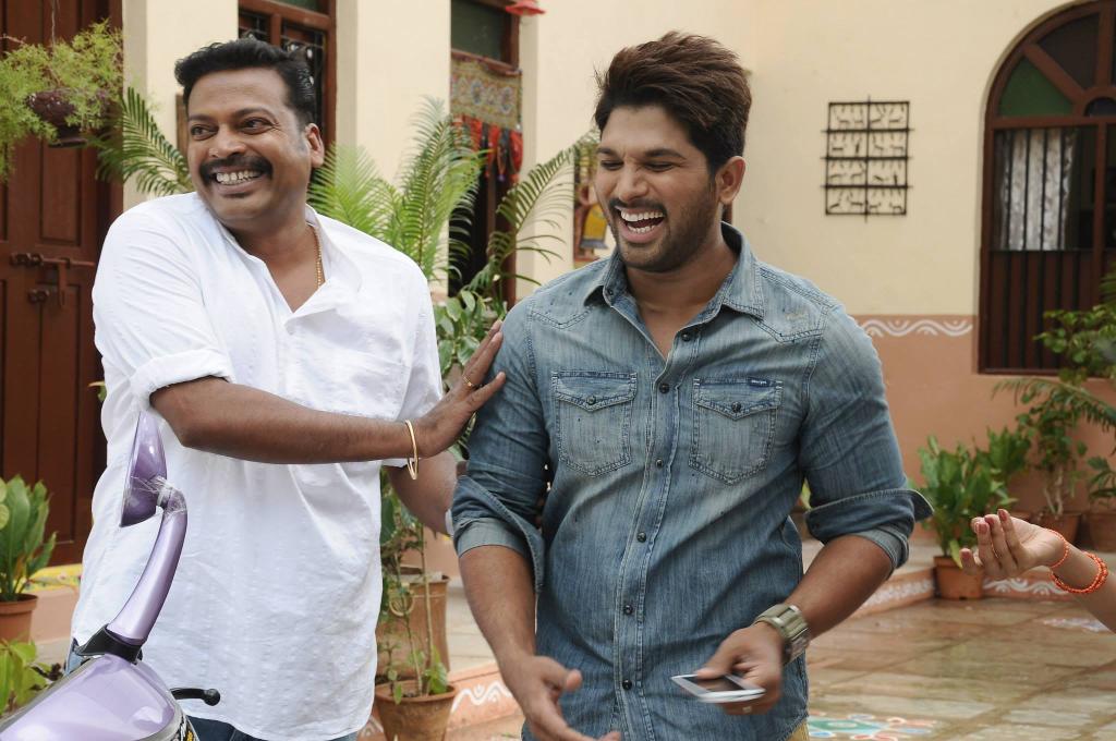 AlluArjunFC_'s tweet photo. Good night: )) #AlluArjun http://t.co/re9vxS5mLN