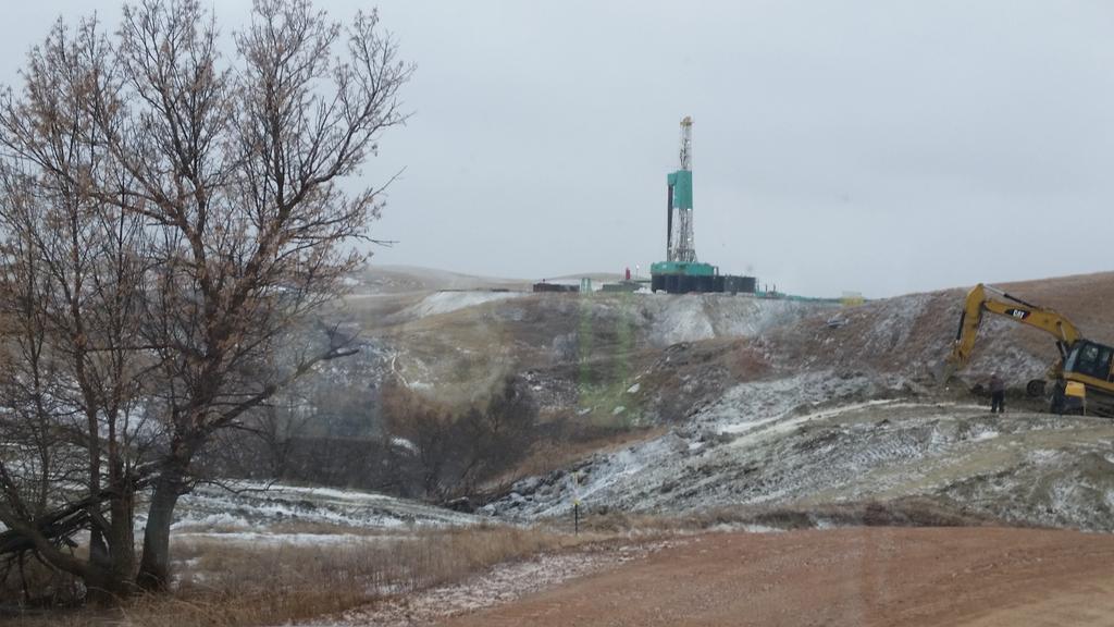 2srfacectrldudz's tweet photo. Not letting falling rig counts, oil prices or  temperatures prevent us from delivering solutions. #9F #bakken #cold http://t.co/oTS34zCTma