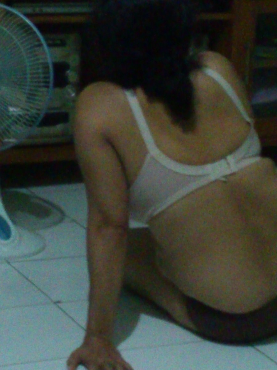 diahsip's tweet photo. Santai nonton http://t.co/BdCHYnZ9Ai