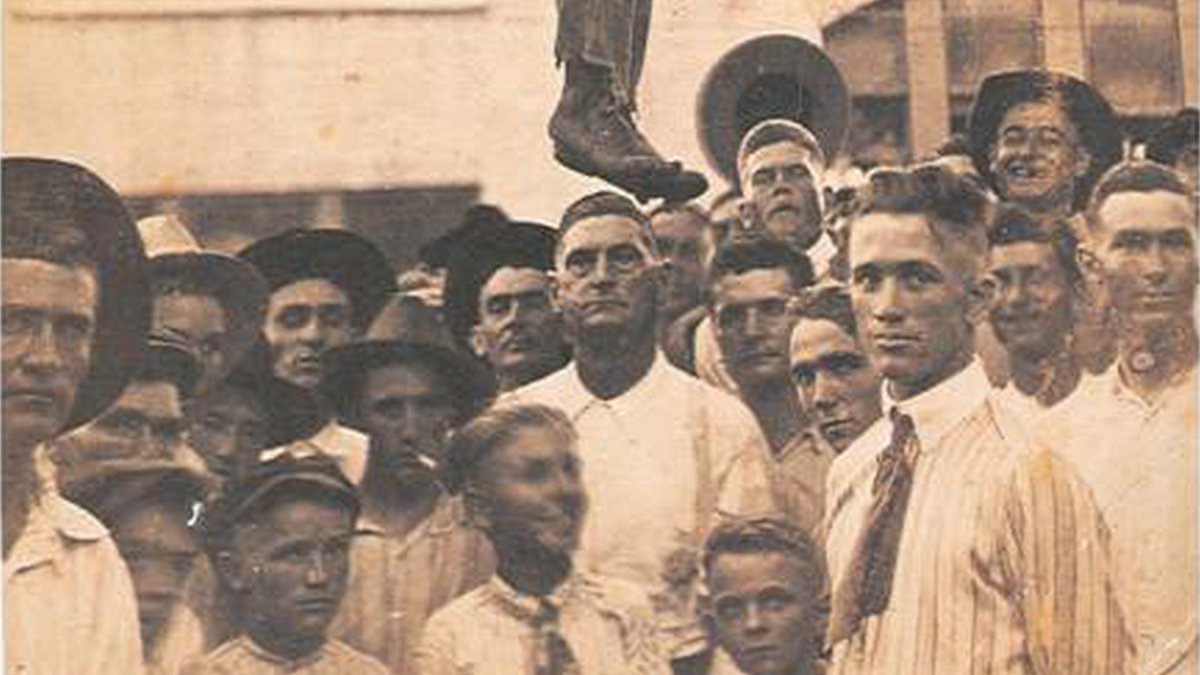 Study Finds 4,000 Lynchings in Jim Crow South, Will U.S. Address Legacy of Racial Terrorism?  democracynow.org/2015/2/11/as_s…