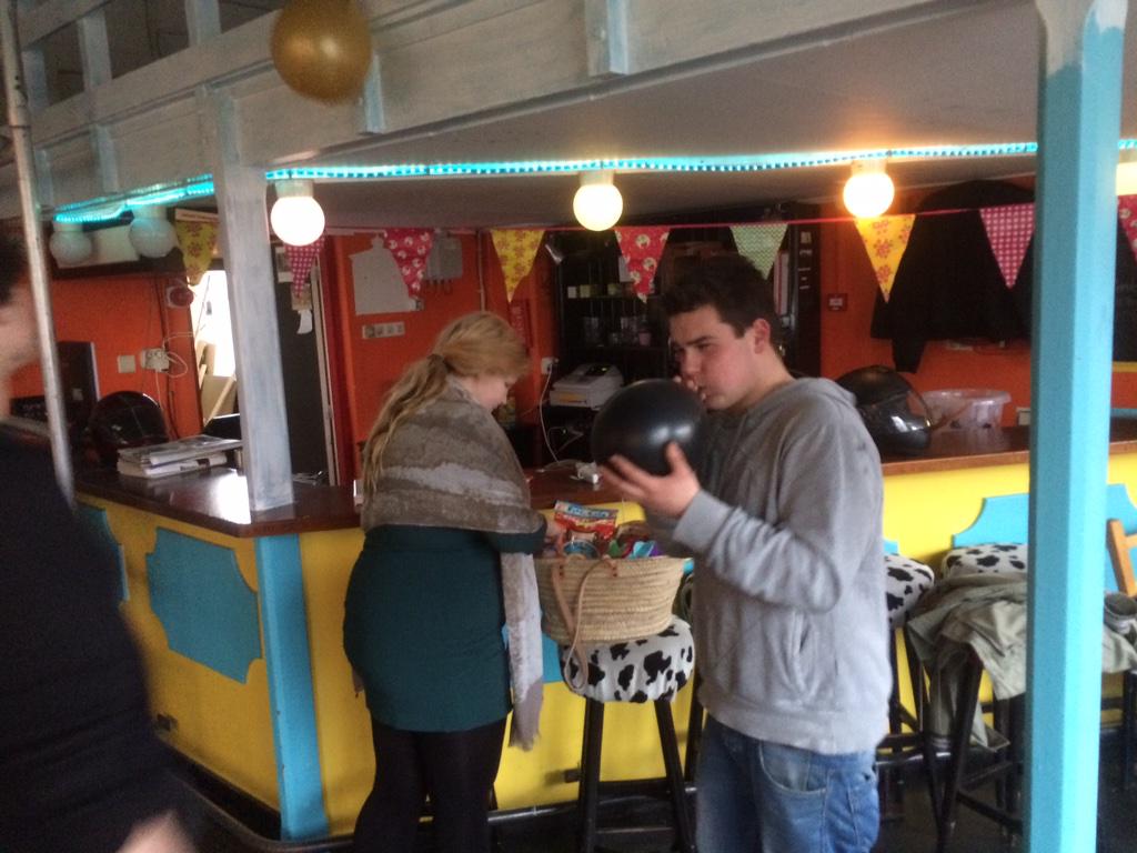TimeOutTexel's tweet photo. Sandra was jarig dus feestje. Deel 1 http://t.co/YTtck63NQI