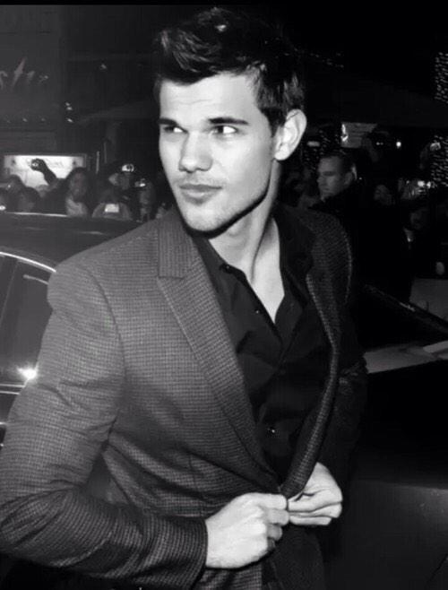 Happy birthday taylor lautner 