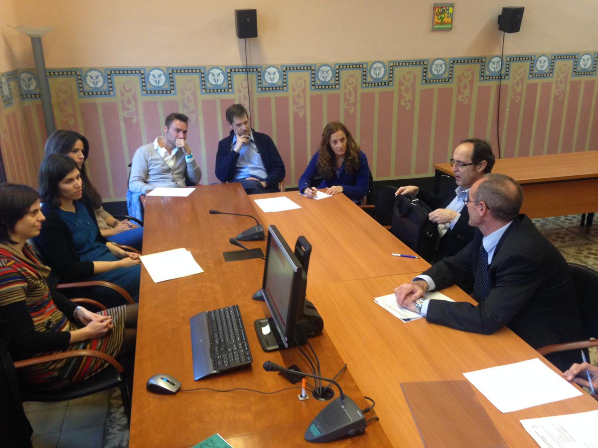 salutcat's tweet photo. El projecte Princep @HSJDBCN explica als responsables #pladesalut el model atenció cronicitat complexitat pediàtrica http://t.co/2CP7eu7i2z