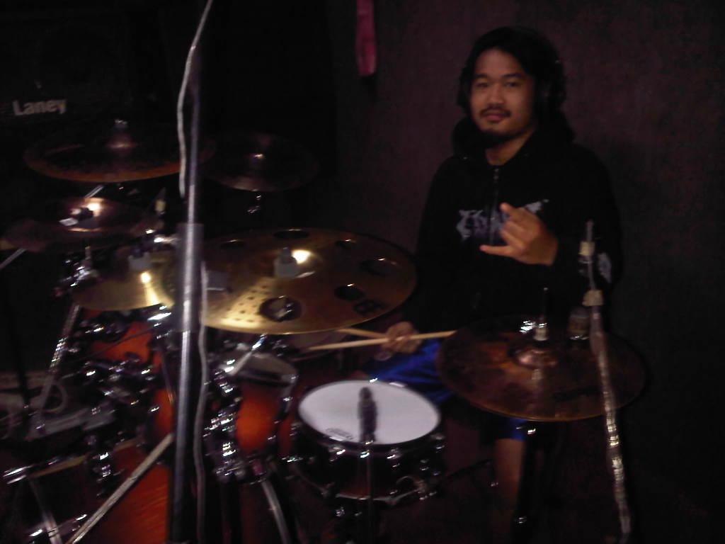 Salah satu mesin Brutal Deathmetal milik Bandung, Kaluman sedang persiapkan Album barunya ( take drum pict ) #UG  "
