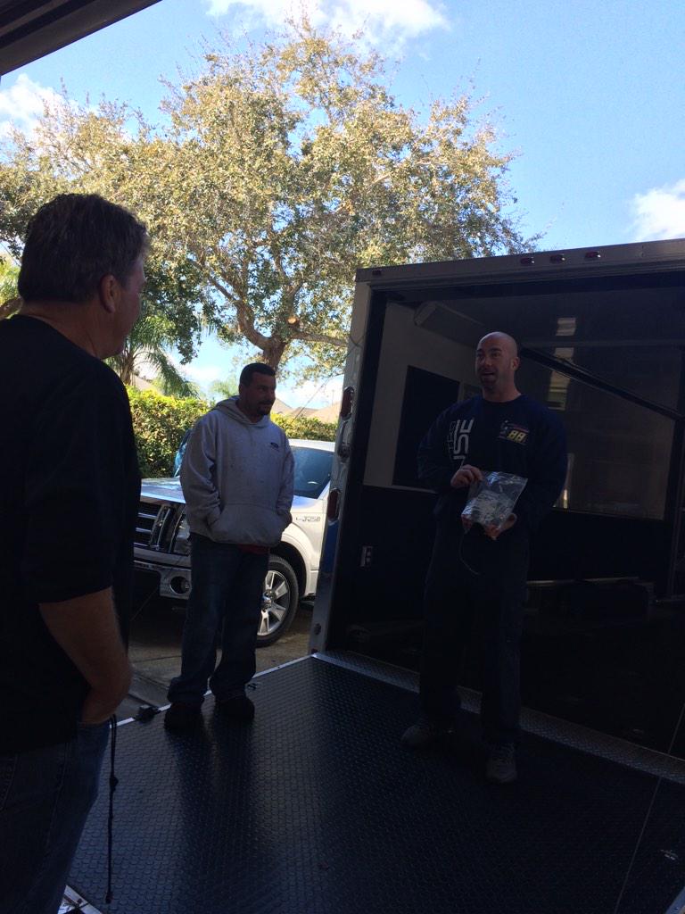 angieskinner5's tweet image. My entertainment listening to @MSTheGunslinger @racecarsolution argue over Racecar setups &amp;amp; mess ups! 😂