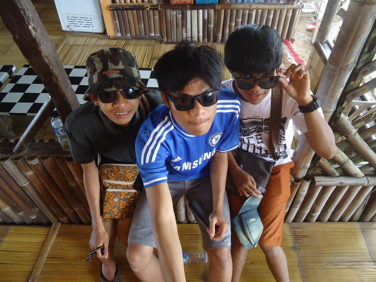 mmmh enak beud ya yg abis liburan,mau oleh oleeh"<a href="/SabdaAlamsyah/">Sabda Kun</a>: togetherfie wkowkokwo <a href="/izalMuttaqin/">おいかわ とおる</a> <a href="/alfiaanwars/">Alfian Anwar</a> "