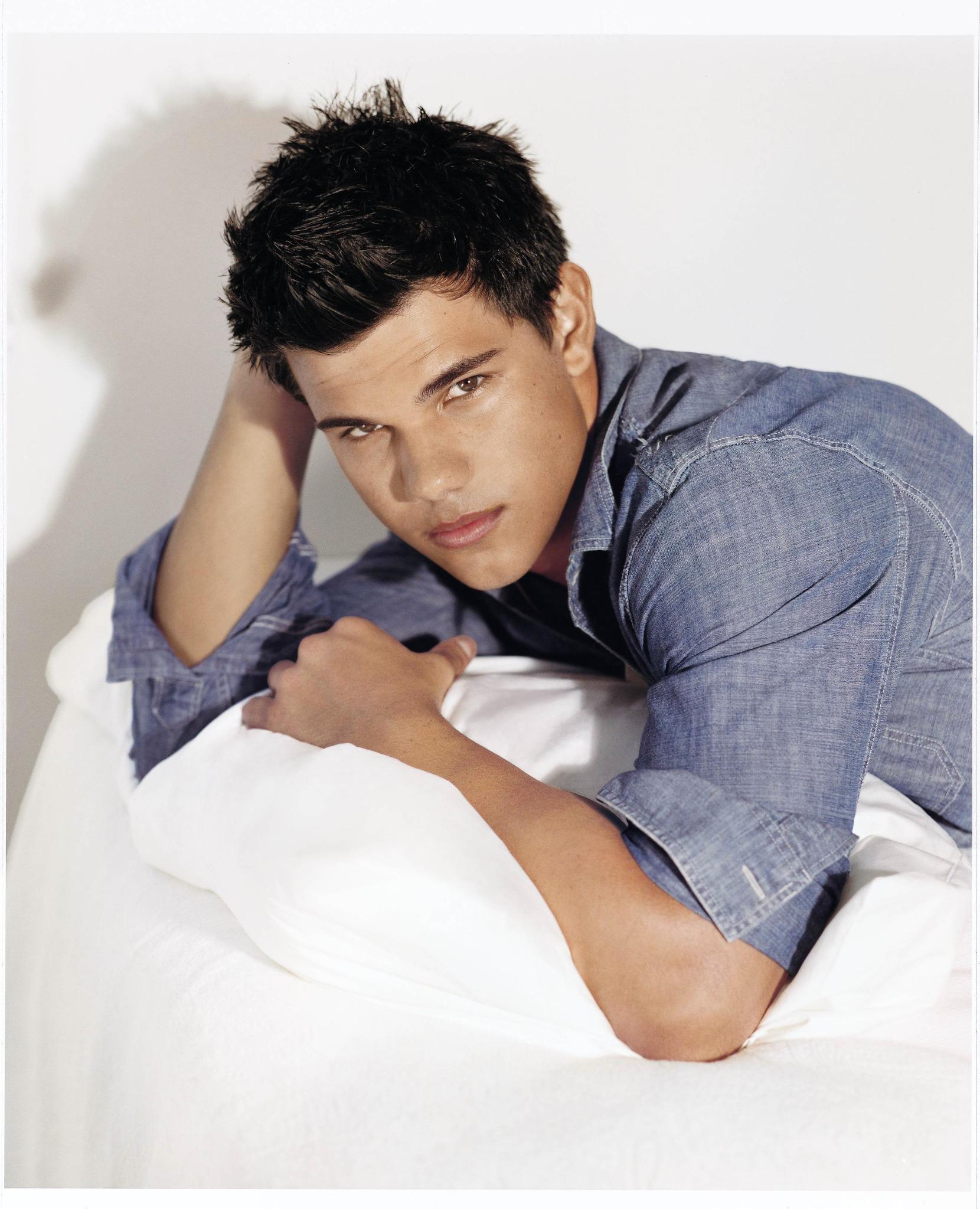 Happy Birthday Taylor Lautner! 