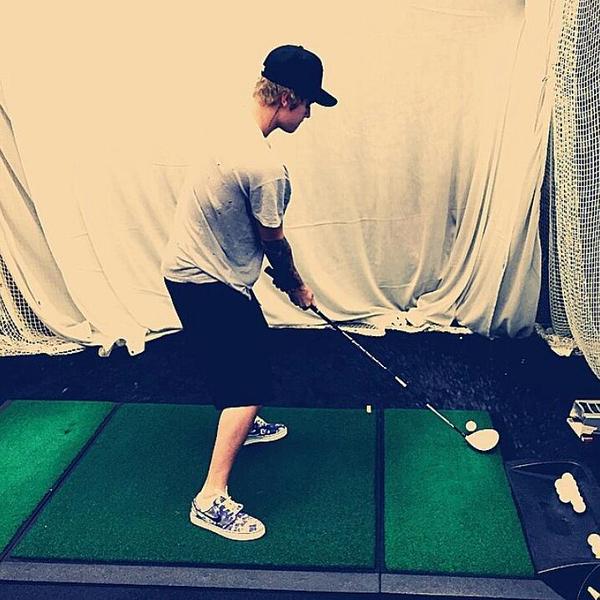 ________YJustin's tweet photo. Hasta jugando te ves tan galán, amor- ___ vía IG

-Andy 🙌💜 http://t.co/J2JTHg87ZT