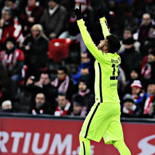neymarjr's tweet photo. Que Deus nos abençoe e nos proteja ⚽🙏 http://t.co/n1OKTYu12c