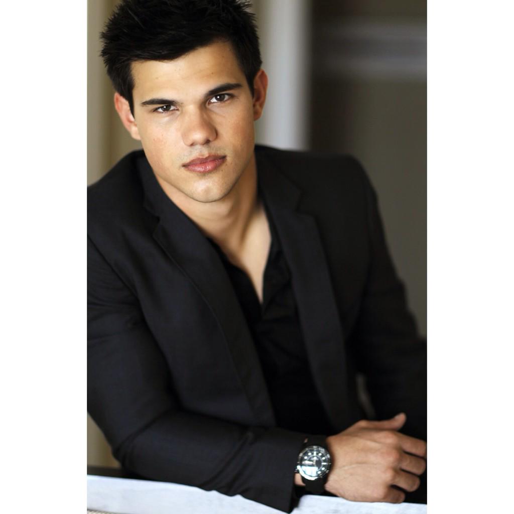 Happy Birthday Taylor Lautner  best wishes her beautiful  I love you  