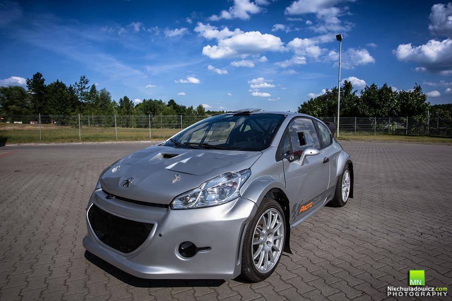 Peugeot4ever's tweet photo. Atasco Competición @A_Competicion Peugeot 208 #WRC #ProtoCar @A_Competicion http://t.co/2LwBisftHf
