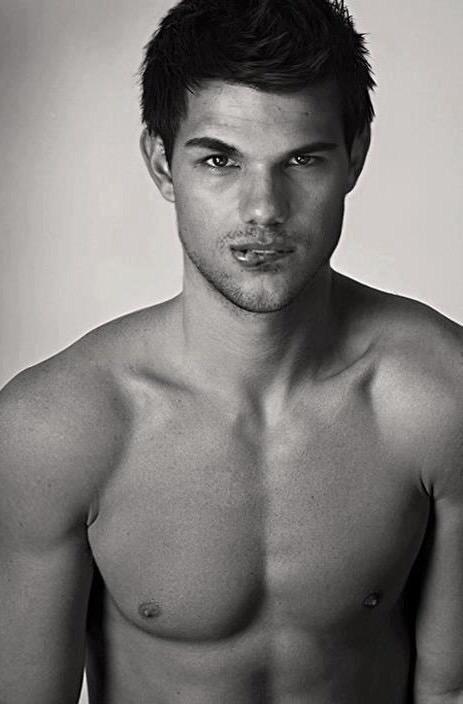 Happy birthday to one of the hottest guys in the world, Taylor Lautner!!  Thank you for being you, you\re amazing   
