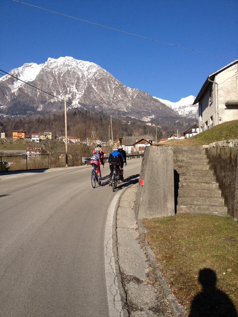 ....giretto in compagnia! #senzabicinonsostare #alpago #sole #bellacompagnia #semprealgancio !!!