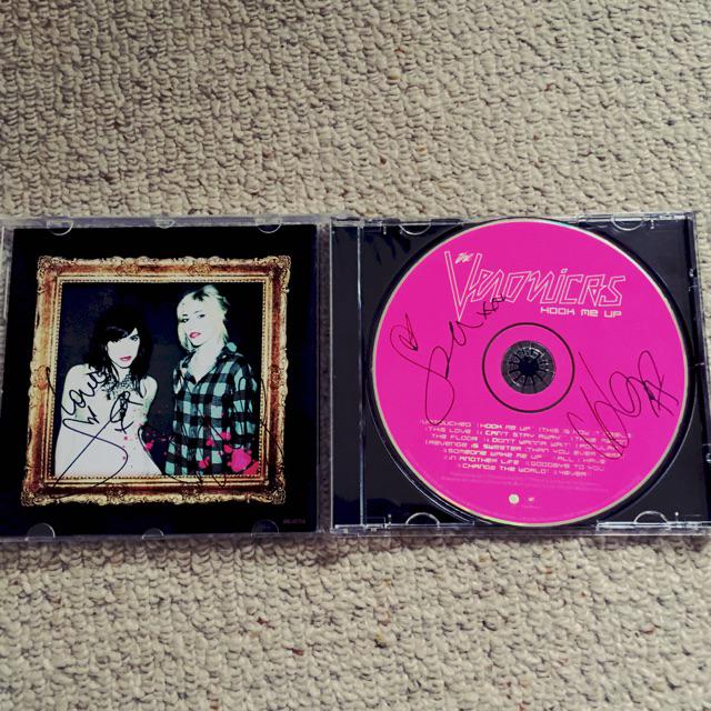 TomHDeacon's tweet image. Going through boxes and found this @TheVeronicas I hope they're well #signedmerch