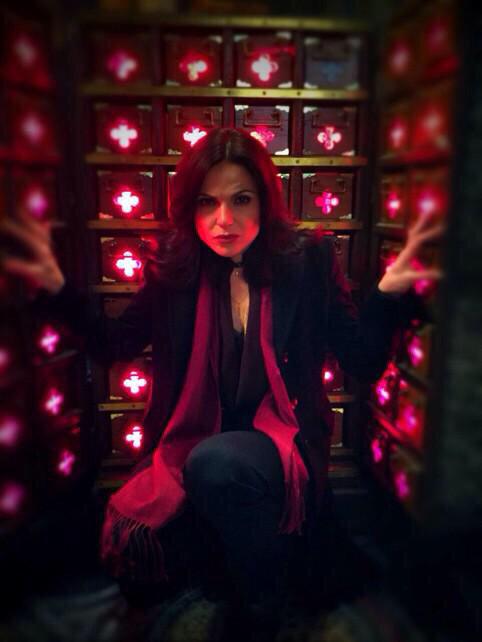 That intense look! <a href="/EnigmaticMayor/">Reginα Mills ×</a> 😍