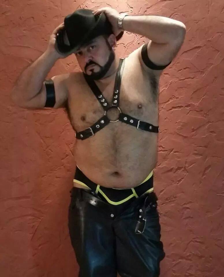 SoyVaqueroyGay's tweet photo. Y así quieren vendernos a las Vaquerosas Leather? que horror no mamen #vaquerosas #vaquerobvias http://t.co/9DzF9e3NHK
