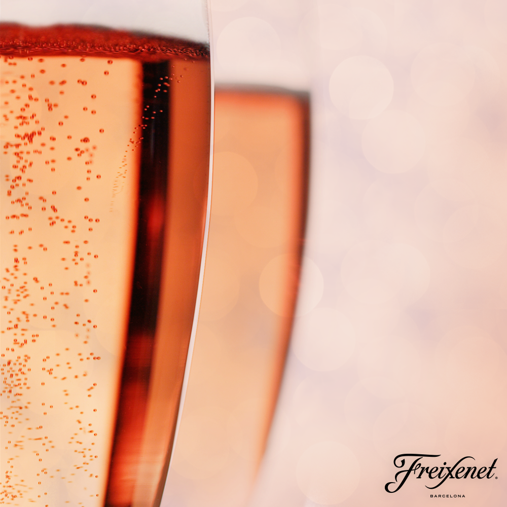 Aromas florales y sabor de frutos rojos en una copa. Disfruta de un Cordón Rosado