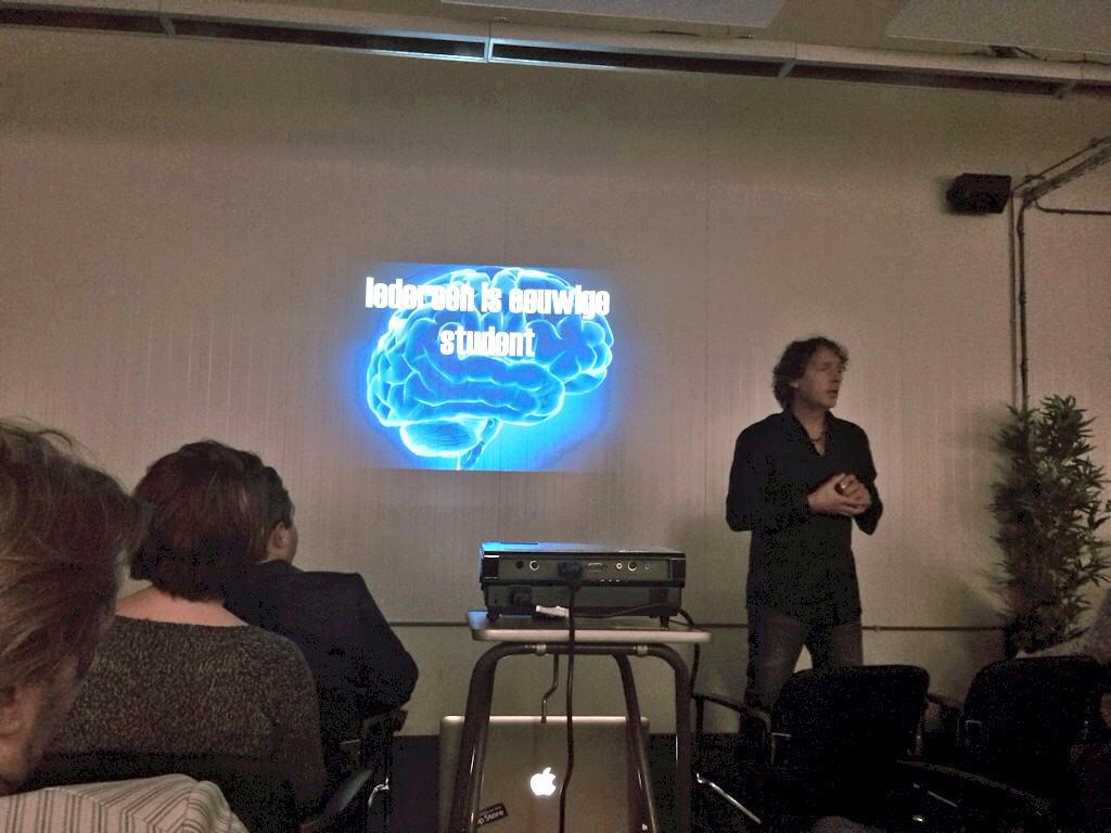 RoomG's tweet photo. Trendwatching en belasting voorkoming ;) tijdens #smclimburg sessie met @jwalphenaar #social #innovatie http://t.co/ZA7ODMW9LW