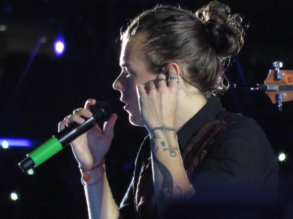 hqharryotra's tweet photo. holy shit http://t.co/B8WiY8S9ZM
