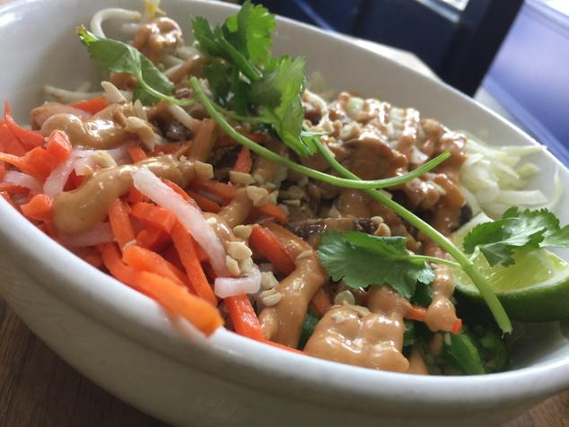 MeeshaHalm's tweet photo. Happiness is a warm bowl of Saigon Peanut Bowl at #bunmee. #lunchlady #tastemadeSF http://t.co/aX23ylOEXf