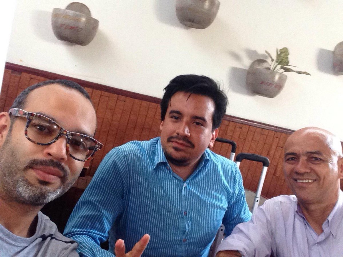 lisapmilanocol's tweet photo. Foto del encuentro entre el MANAGER de @CrucesOficial y el DIR. DE MERCADEO y VENTAS de @LisapCol http://t.co/oHPXJV4JKF