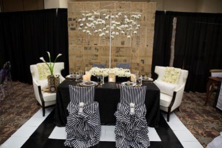 rtnace's tweet photo. Table #5 of the tabletop competition is by @Blueskytahoe featuring @Thransflowers and @CamelotParties http://t.co/dGN3ax66Bp