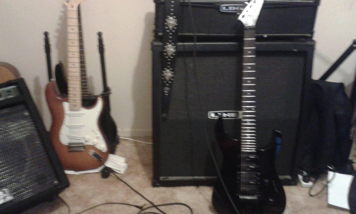 ill_billys's tweet photo. Rusty "The Reverend of Rock" from The M.I.B.'s main Axes.
*USA Custom body Fender Stratocaster
*Jackson Performer pro http://t.co/6OwWxdPuWC