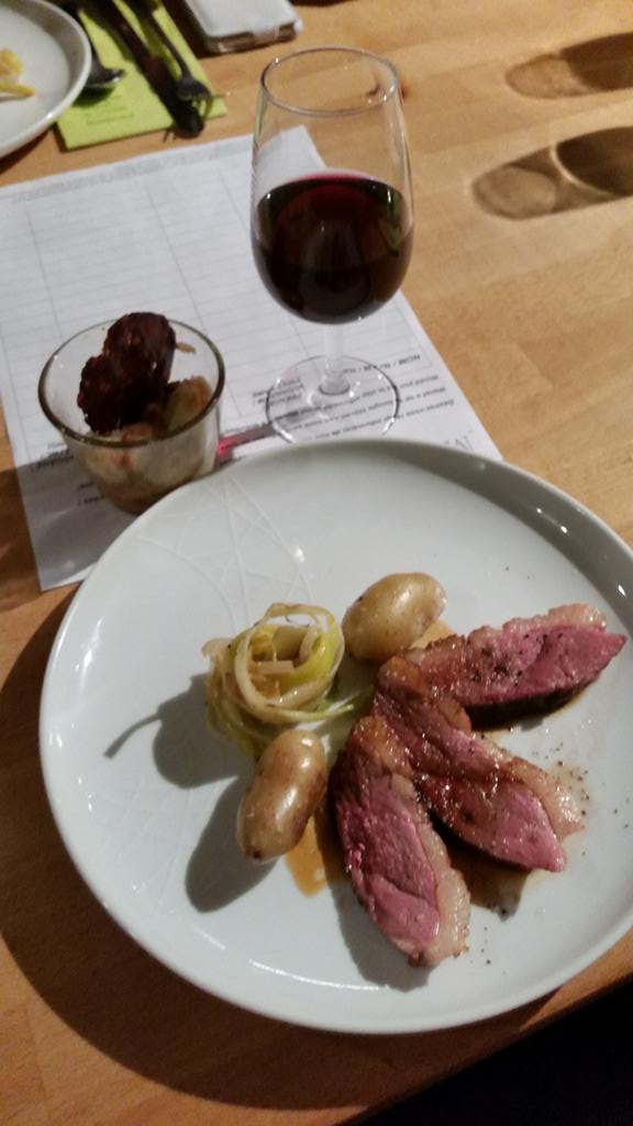 fherzeele's tweet image. Canard au caramel, taglatielles de poireaux, grenailles sautées #uba #cookingsession
