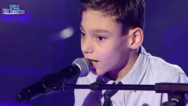 telecincoes's tweet photo. #Lomáscomentado La actuación de Adrián en @levantatet5: 'Qué bonito' http://t.co/GJ7LImmwPn http://t.co/DhKdJst3Vl