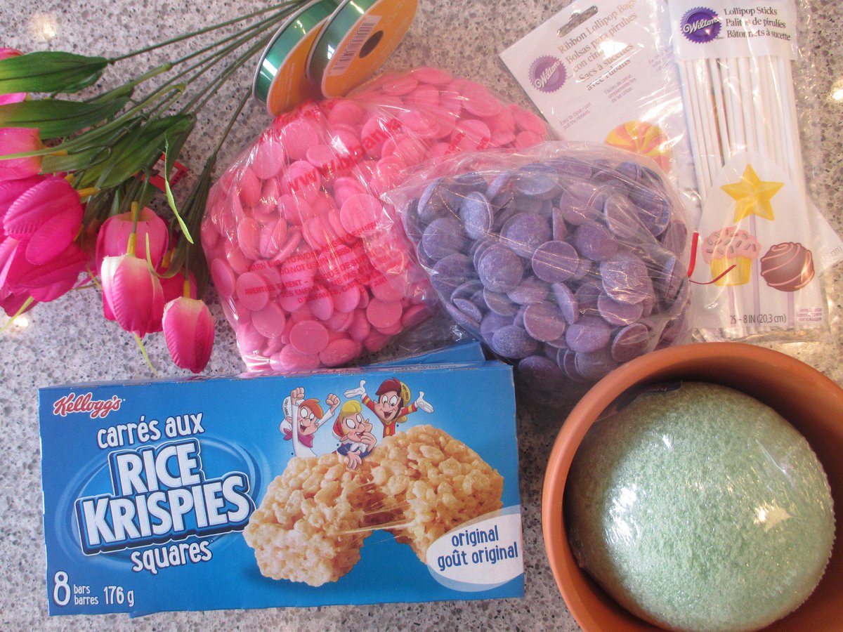 SuzyStayAtHome's tweet photo. Chocolate covered @KelloggsUS Rice Krispies squares for #ValentinesDay? Yes please! http://t.co/TFI6pGkIPV http://t.co/NmdHDRHtrk
