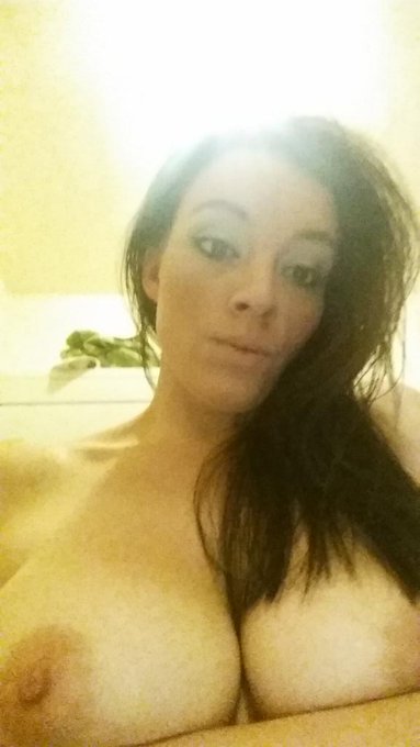 Titties gonna be live in 15 min guys http://t.co/5MIWU4gG8k<a href="/tag/hotbody"class="tags"><span>#hotbody</span></a>