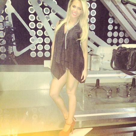 Hoy en @BenditaOk súper bronceada por @BSASBRONZE y camisa @LauraRodriguez!! http://t.co/BuS2WAHLZM