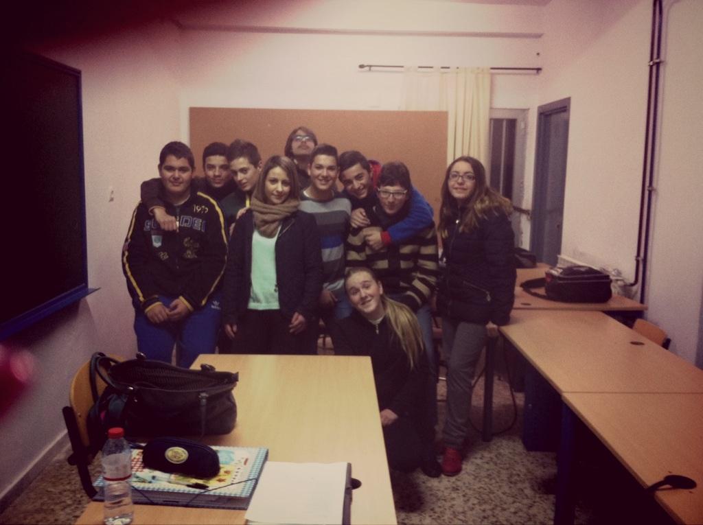 pedrojose260's tweet photo. Con los compañeros y la profe @catitsm86 http://t.co/eh1VTt5sbV