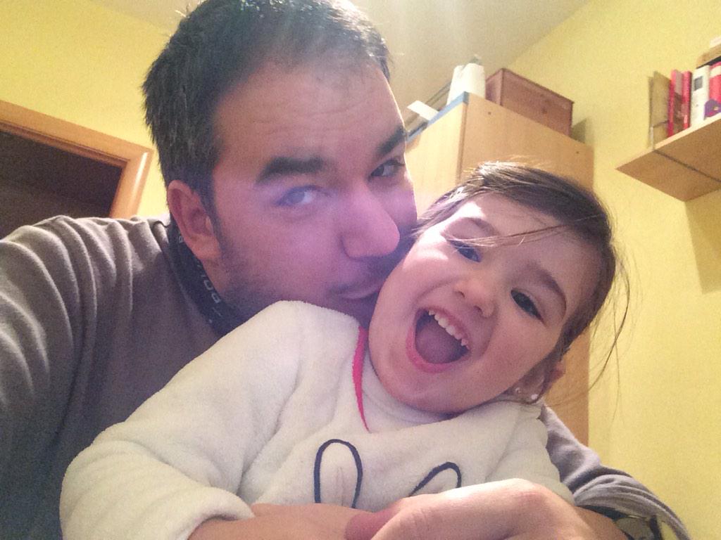 David_Casas_79's tweet photo. Amor de Padre! #AmorEnKtuin http://t.co/a4wYDdrwYS
