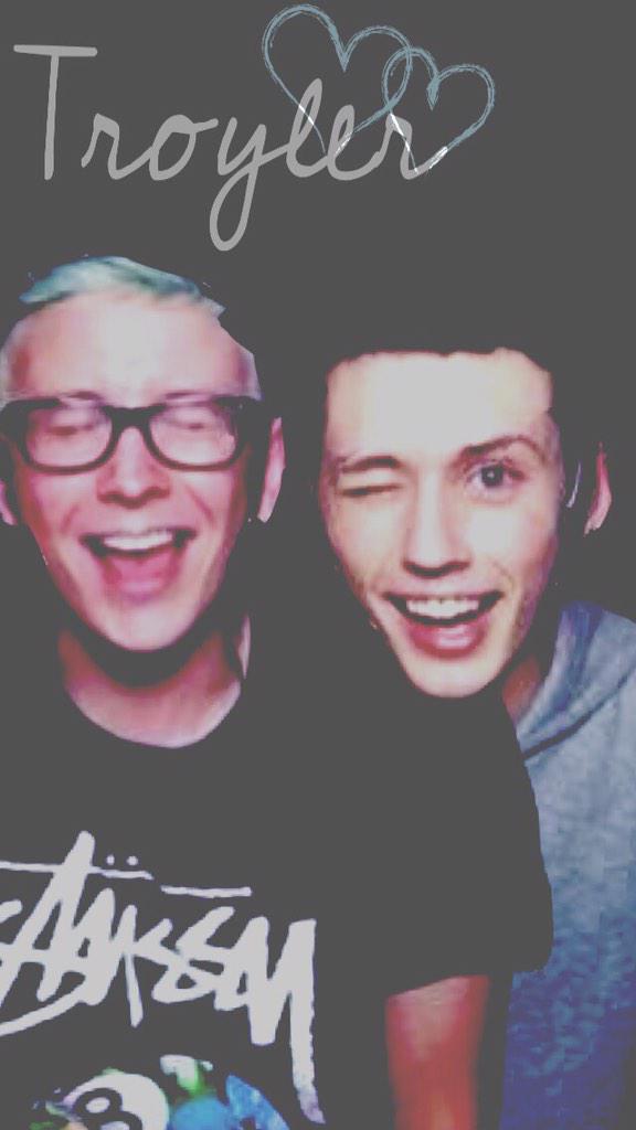 TronlerForLife's tweet photo. Follow for more lockscreens!! #tronler #troyler #tronnor #conler #otp #torey #TroyeSivan #tyleroakley #psychobabble http://t.co/sw9L7DjQ8F
