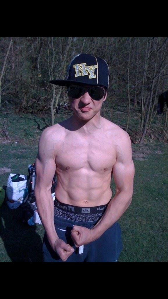 titansrufc's tweet photo. @EdBirrell95 looking big http://t.co/FfR5mOtm36