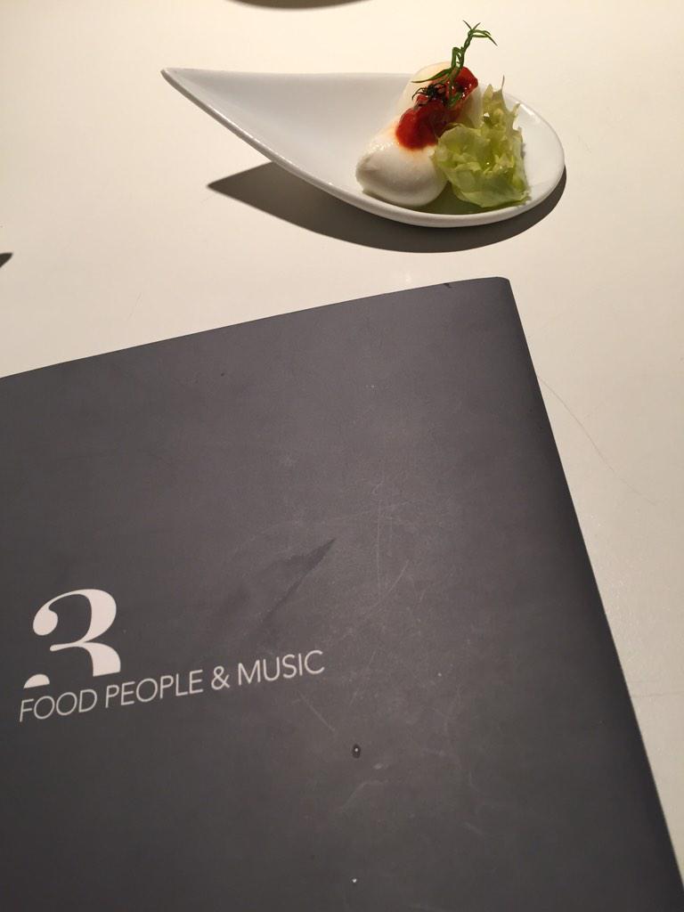ricardcastellet's tweet photo. #feliç amb @lalistadelafran @JorTorrent @EvaLetsKey al #3food&music http://t.co/WHB8joitjF
