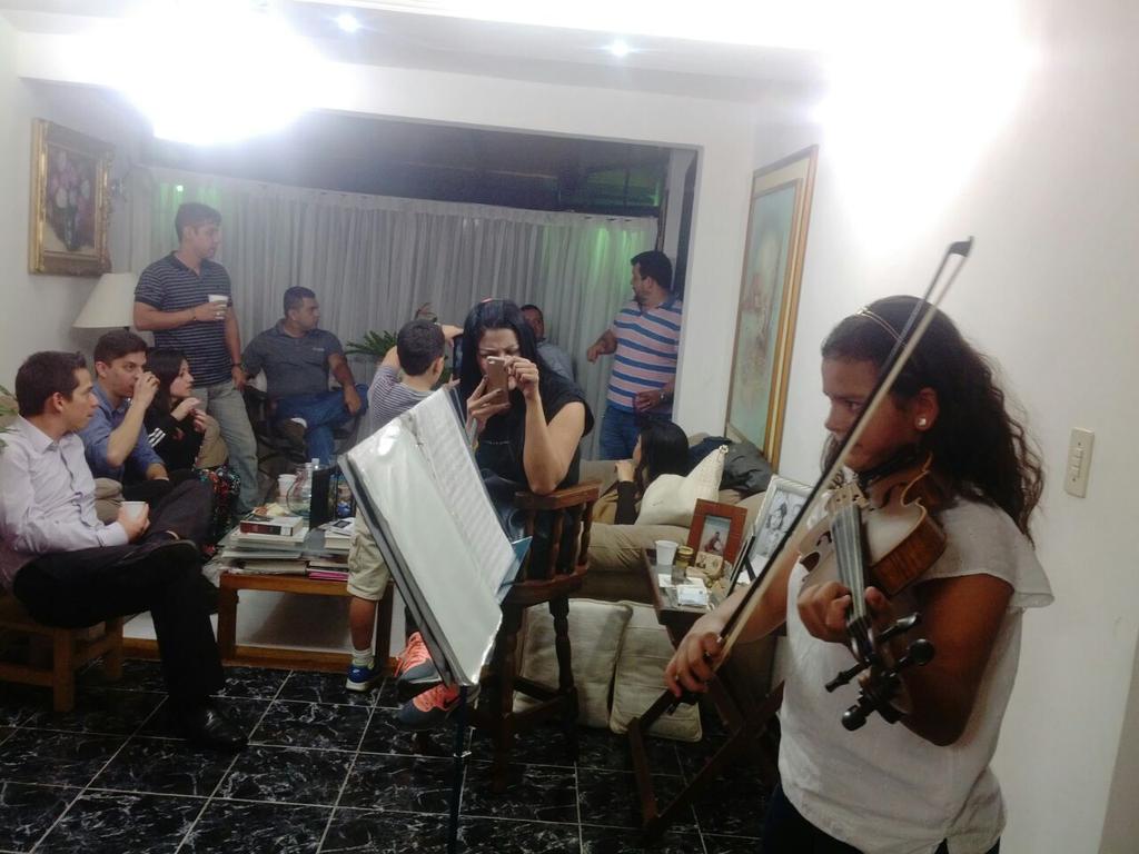 Fiesta residencia la Quinta
<a href="/jaimesilv/">jaime silva</a> <a href="/nucleolosteques/">Nucleo Los Teques</a> <a href="/elsistema/">El Sistema</a> #elsistemacumple40