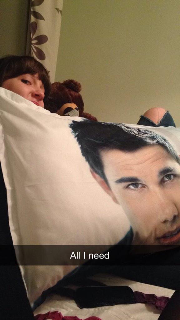 HAPPY BIRTHDAY TO MY ONE AND ONLY TAYLOR LAUTNER     