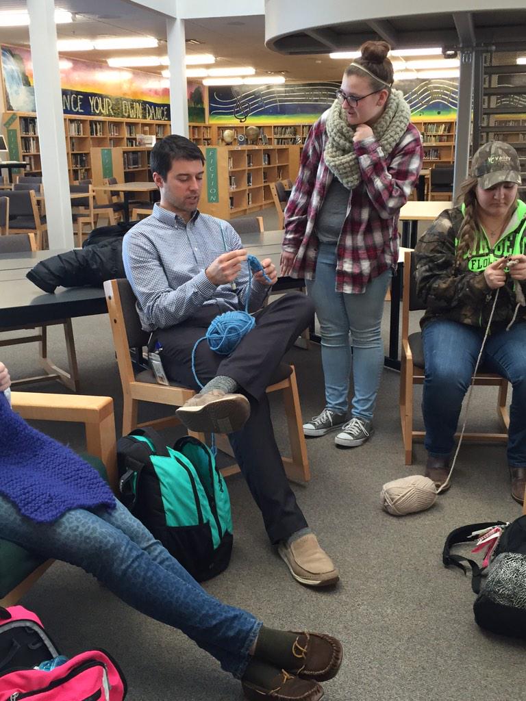 MariaBurnham4's tweet photo. Our own Mr. Parsons learning to knit! #isd47bests #Makerspace #dailyfiber http://t.co/tnGWcE88Sk