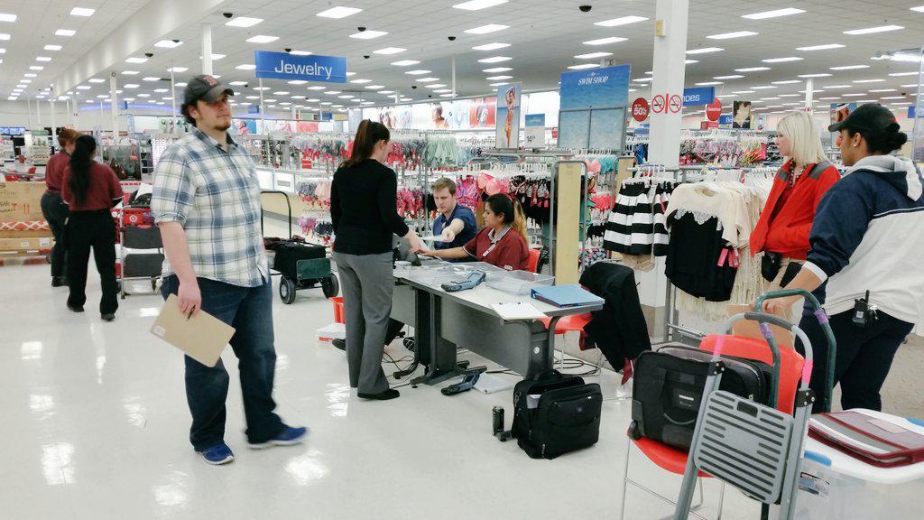 DylanJamesT2334's tweet photo. Wrapping up inventory with RGIS at #T1339. Thanks to all for a great #Inventory ! #G391AP rocks!
@IeppertJoshua http://t.co/sif5P7YSYQ