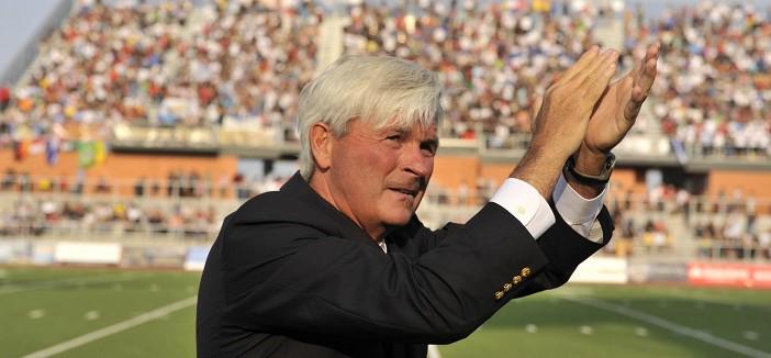 SoccerAnywhere's tweet photo. Could you #CoachAbroad? #TimHankinson has... his team bus was smashed by rioters too.  http://t.co/Rmyb7fzHYI  #MLS http://t.co/G5DXwQ6ovV