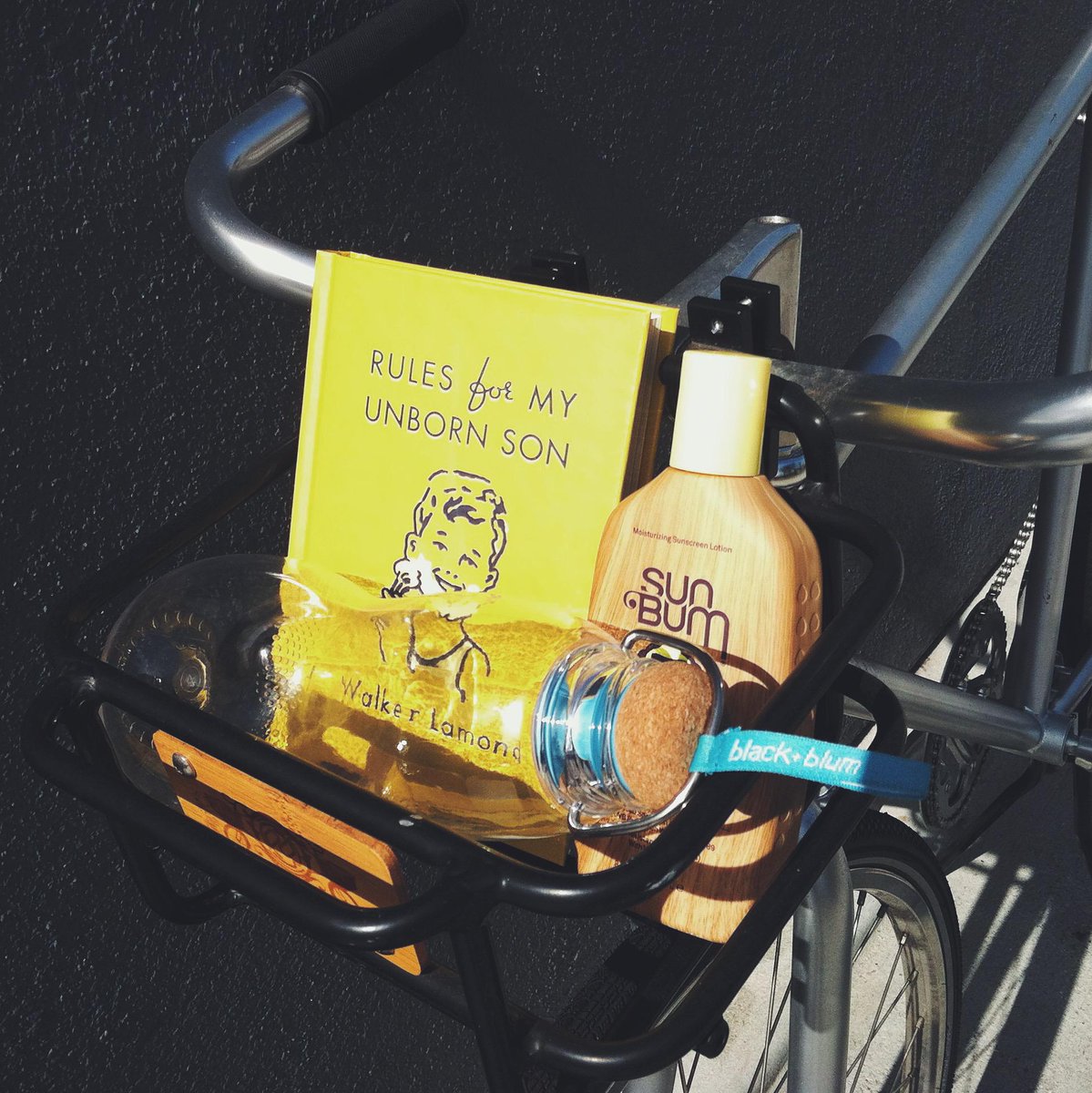 wickedplus's tweet image. Beach ride essentials on our @linusbike. @TrustTheBum @blackblum #HermosaBeach @TrulyHermosa