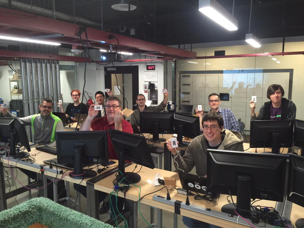 jongallant's tweet image. Showing #devdiv makers how to build the beakn @msftLync status light //@spark_io bit.ly/beakn-fast #maker